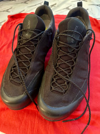 Arc’teryx Men’s Running Shoes (Size-10US)