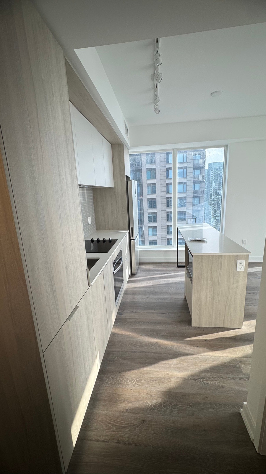 2Bed 2 bath Condo near Square one 4