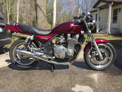 1993 Kawasaki ZR1100 in pristine condition, new Dunlop radials, with 26385 original kms