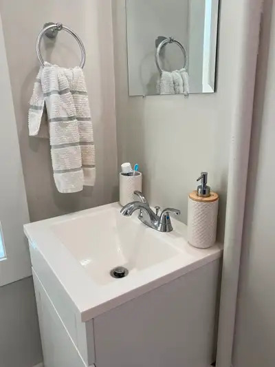 This is a newer 1 bedroom apartment downtown, on Prescott St. Its on the 2nd floor of a 3 apt buildi...