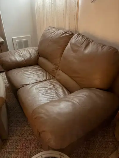 Divan en cuir beige, View more