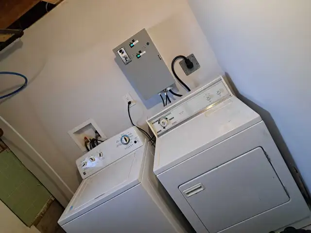 Coin and credit card paybox timer. Canada in Washers & Dryers in Hamilton - Image 7