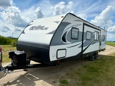 PRICE DROP – MUST SELL! 2019 Forest River Vibe Extreme Lite VBT287QBS (3-Season Unit) Turn-key and r...