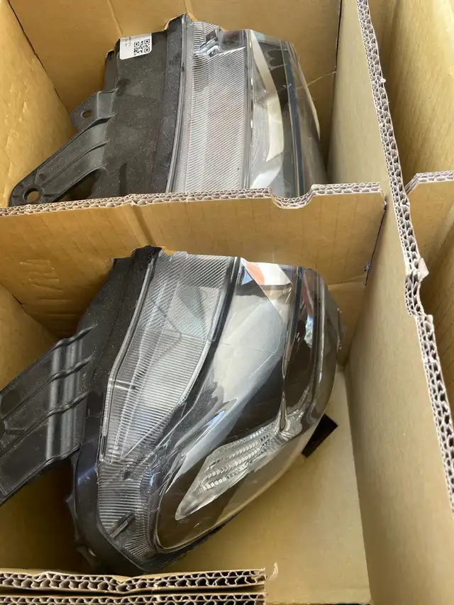 Ford XLT Lariat 2021 Passenger Headlight in Other in Edmonton - Image 3