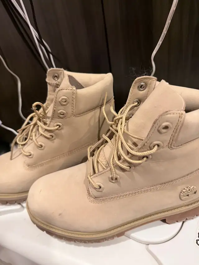 Timberland Cream/Yellow Winter Boots in Women's - Shoes in Mississauga / Peel Region - Image 2