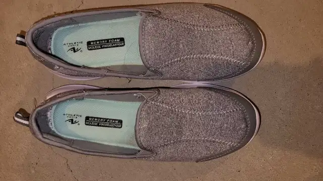 Athletic Works Shoes -Size 9 in Men's Shoes in Oshawa / Durham Region - Image 3