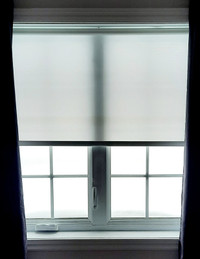 Très belle Toile blanche pour fenêtre de chambre !!! URGENT !!!