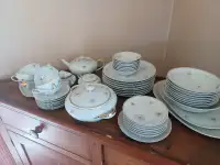 Fine German porcelain dinner service for six