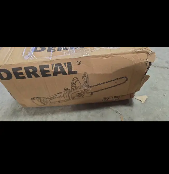 12 Inch Cordless Electric Chainsaw 20V Battery Chainsaw wit 4.0A in Power Tools in Hamilton - Image 11