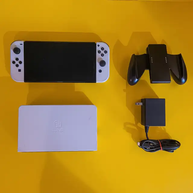 Nintendo Switch OLED White + Box in Nintendo Switch in Edmonton - Image 6