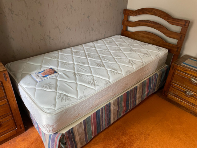 Sealy Posturepedic Twin Mattress & Vtg Wood Bed Frame in Beds & Mattresses in Winnipeg - Image 4