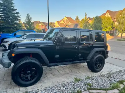 I am sadly selling my 2010 Jeep Wrangler Unlimited only because I bought a smaller SUV, has been a g...
