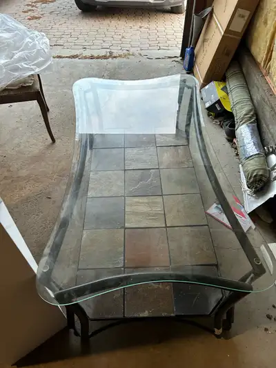 1 coffee table. 1 end table. $100 firm e-transfer only. Price is for both units