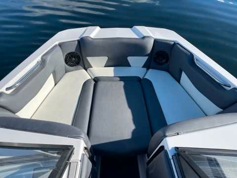 2020 Moomba Helix  in Powerboats & Motorboats in Red Deer - Image 3