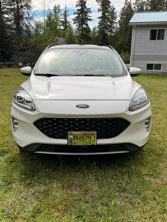 2022 Ford Escape AWD Titanium w/Extended Warranty