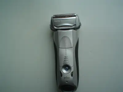 Braun cordless shaver with 2 extra heads - used, View more
