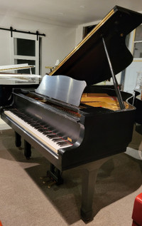 Rare Piano à queue YAMAHA G1 noir satiné 1986  chez Bessette