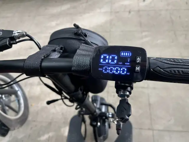 Newest Arrival | EMMO Fold Rider Scooter | Removable Li Battery in eBike in Mississauga / Peel Region - Image 6