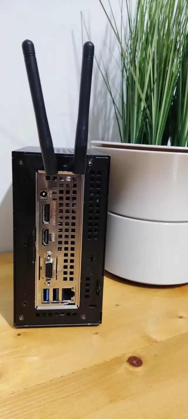 ASRock DeskMini X300W Mini PC – R5 Pro 2400G, 16GB DDR4 3200 in Desktop Computers in Trenton - Image 7