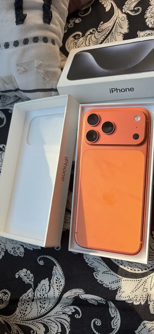 Apple iPhone 15 Pro and Iphone 17 pro max  in Cell Phones in City of Toronto - Image 4