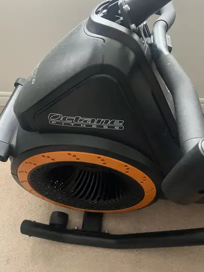 Selling my Octane rowing machine It’s not those cheap Amazon ones This is a commercial grade one Gre...