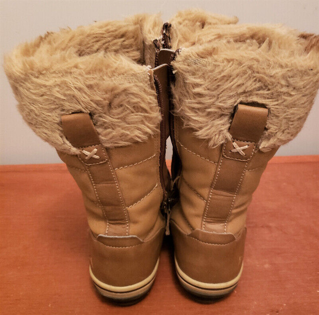 Acton heavenly tan winter boots Girls Size Junior 1 dans Enfants et jeunesse  à Ouest de l’Île - Image 3