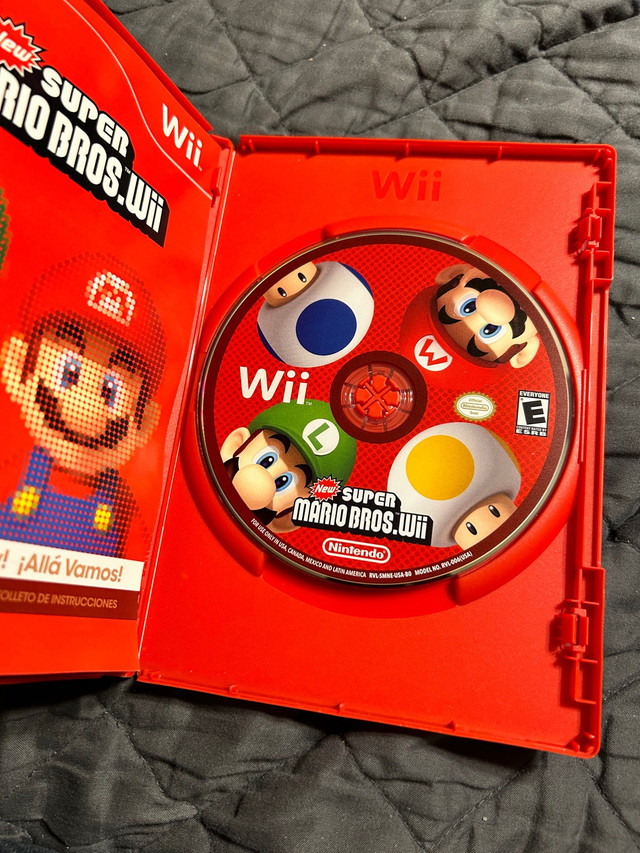 Super Mario Bros for Nintendo Wii. Complete with Case and Manual in Nintendo Wii in Oshawa / Durham Region - Image 2