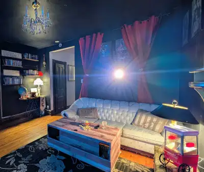 ENGLISH BELOW Vivez le Plateau-Mont-Royal comme une star du cinéma ! Pourquoi réserver chez nous ? S...