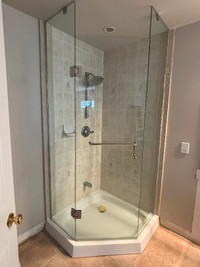 Bathroom glass shower door