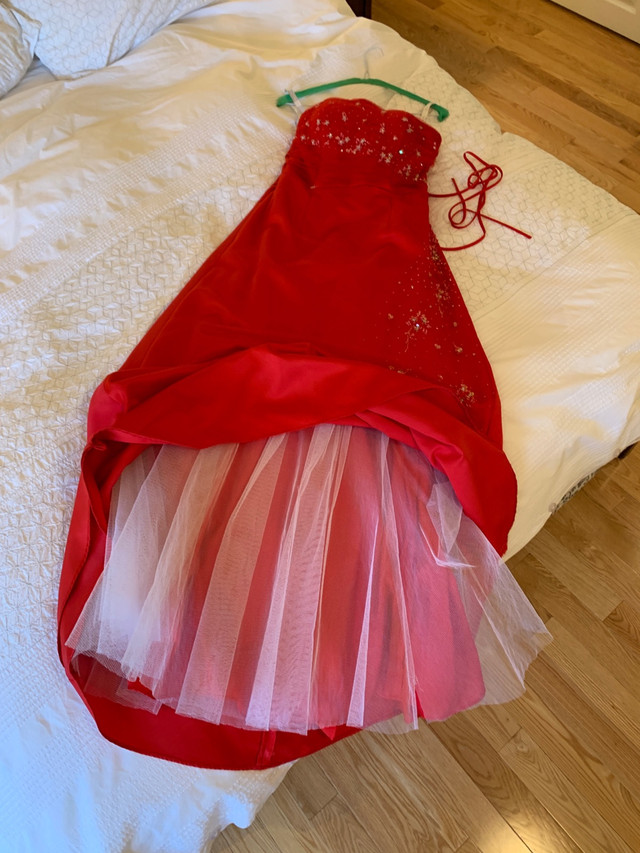 Robe de bal rouge dans Femmes - Robes et jupes  à Longueuil/Rive Sud - Image 3