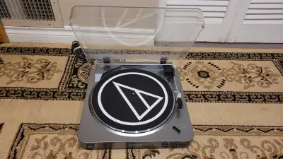 please do not contact me until you read full ad description this turntable is for part or repair eve...