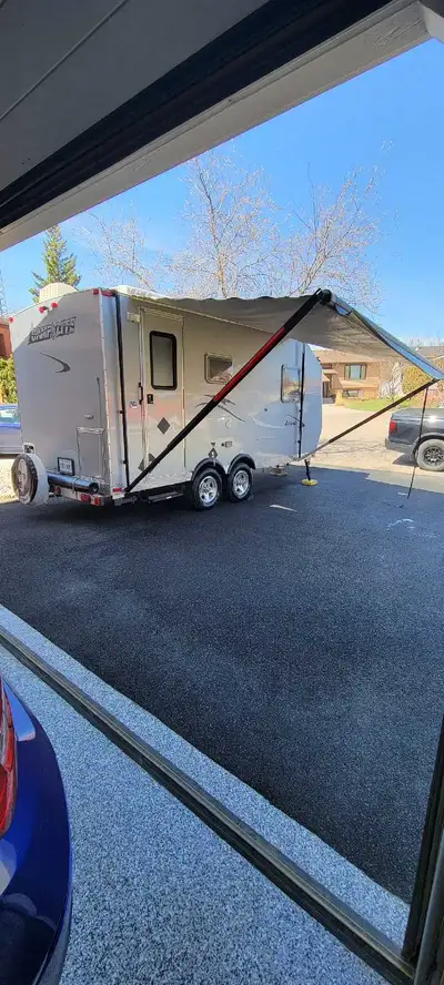 2011 16ft Camp lite RV ,2800 dry weight , solar panel , generator, Roof top AC /heater ,Anderson hit...