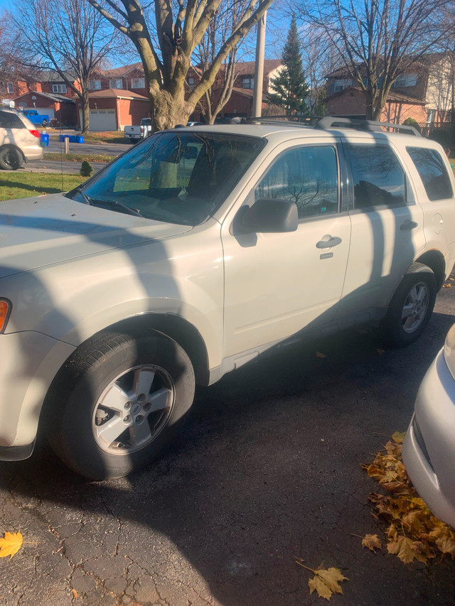 2009 ford escape in Cars & Trucks in Oshawa / Durham Region - Image 3
