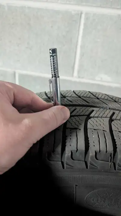 Selling 4 Michelin x-ice 215/60R16. I had bought them for my car but somehow ended up buying a new c...