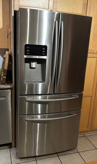Samsung French door fridge with water and ice dispenser 
