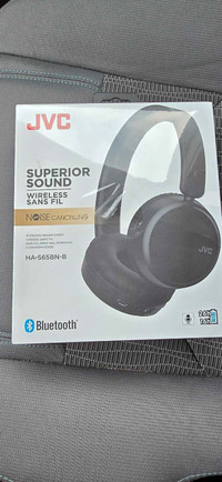 Noise Cancelling Bluetooth Headphone.