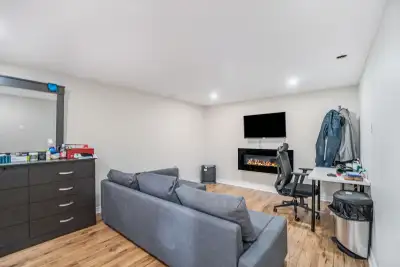 ✨ Spacious Basement Room for Rent - Ideal for Professionals! ✨ Welcome to your new home at 855 Greno...