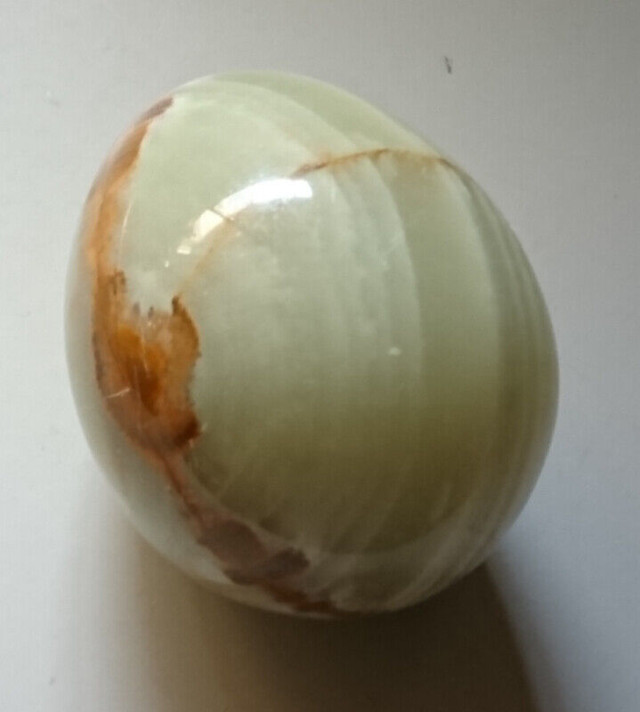 Vintage Green Brown Stripe Alabaster Carved Stone Egg in Arts & Collectibles in Oshawa / Durham Region - Image 4