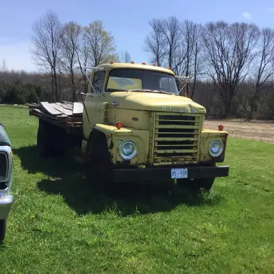 No emails… please text or call only 519-377-4152 …This classic yellow Dodge 600 flatbed truck featur...