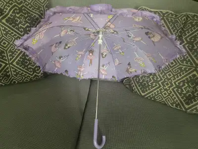 Cute little girl umbrella Smoke-free home