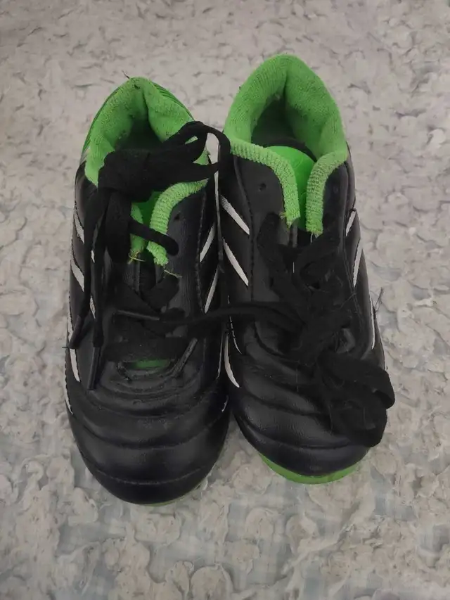 Soccer shoes/cleats, Toddler size 9 in Soccer in Ottawa - Image 2