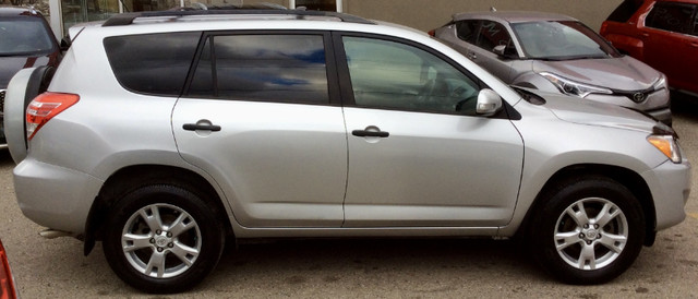 2010 TOYOTA RAV4 LIMITED SILVER 1 OWNER 7 SEATS AWD VERY LOW KMS in Cars & Trucks in City of Toronto - Image 3