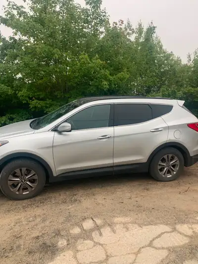 2015 Hyundai Santa Fe luxury sport leather power seats sunroof etc 132000 kms $10900 inspected