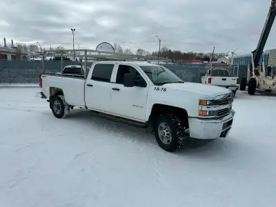 Chevrolet Silverado 2500 Hd 4x4 de l'année 2018, siège en tissu avec rack en aluminium sur la boite...