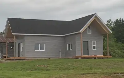Superbe chalet situé dans la Baies des chaleurs, municipalité de Hope Tous meublés , air conditionné...