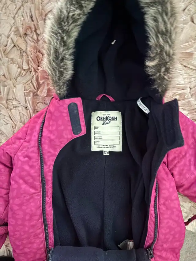 12 month oshkosh snowsuit - babygirl in Clothing - 12-18 Months in Sarnia - Image 3
