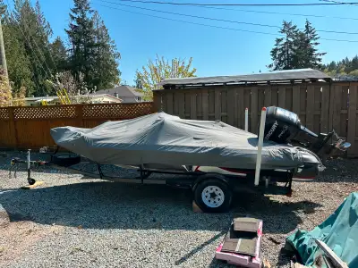 2012 Stratos Z06, 3 Newer batteries and 3 bank charger, bow motor power by a 2012 Mercury 115 PROXS...