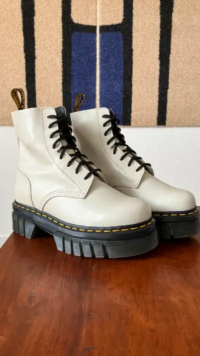 DR. MARTENS NAPPA AUDRICK NEUVES GR. 7 FEMME, View more