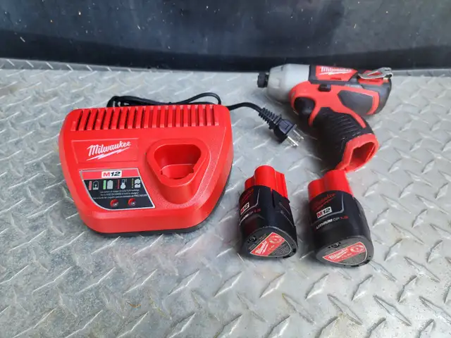 Milwaukee Tool M12 12-Volt Lithium-Ion Cordless 1/4" Hex Screw in Power Tools in Windsor Region - Image 10