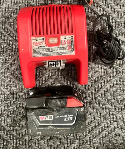 Milwaukee 18-28V Universal Charger M28 Lithium-Ion XC Battery, View more